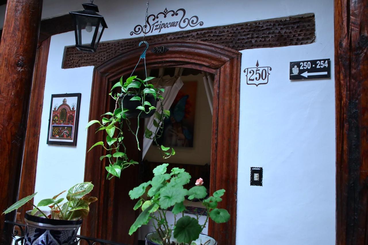 Hotel Casa Baez パツクアロ エクステリア 写真